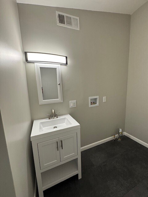 Foto del edificio - 4618 Bay View Rd