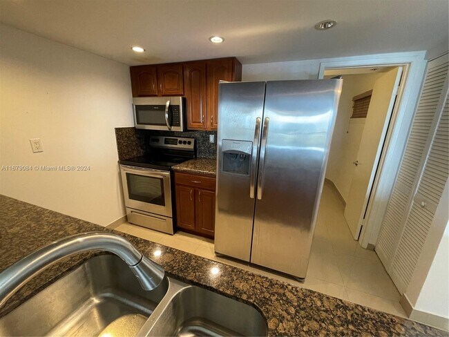 Foto del edificio - 1717 N Bayshore Dr