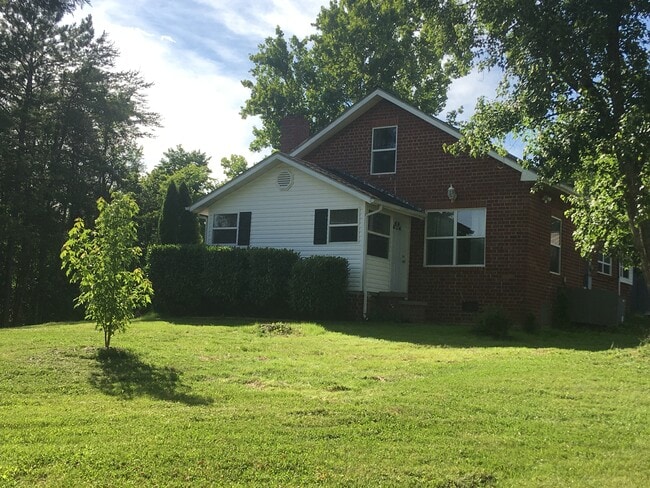 Building Photo - 805 Oliver Rd