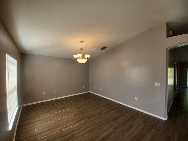 Foto del edificio - 2720 Soaring Hawk Dr