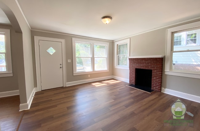 Photo - 607 Perry Rd House