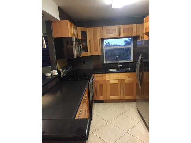 Foto del edificio - 16450 Miami Dr
