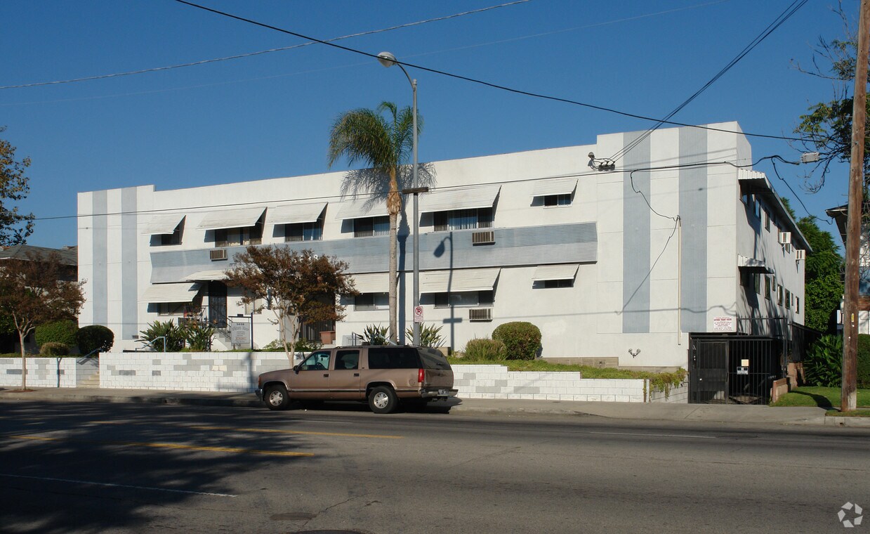 Primary Photo - 5638 Whitsett Ave