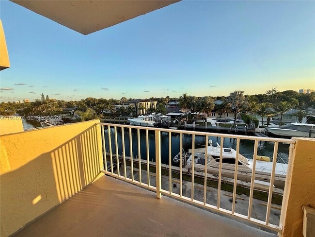 Foto del edificio - 2350 NE 135th St