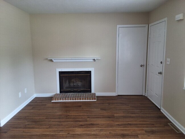 Foto del edificio - Cozy 2 Bed 1.5 Bath Duplex