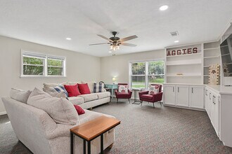 Building Photo - 1909 Langford St