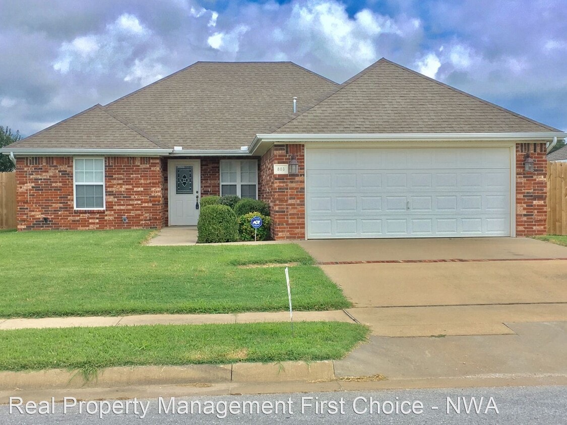 Primary Photo - 3 br, 2 bath House - 803 E Southern Trace