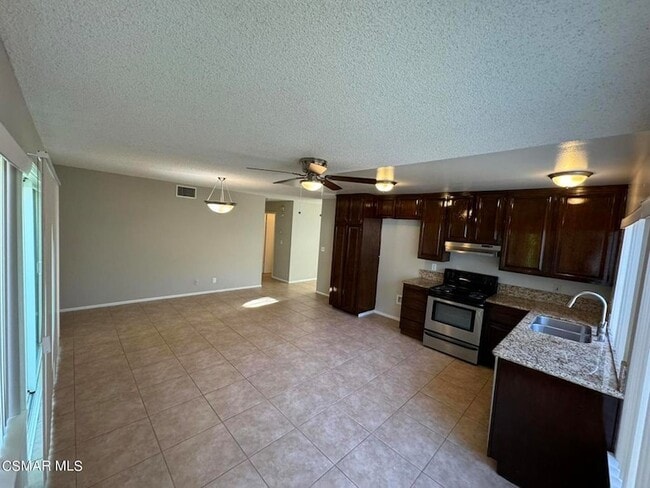 Foto del edificio - 2259 N Hietter Ave