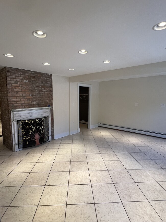 Building Photo - 253 4th St