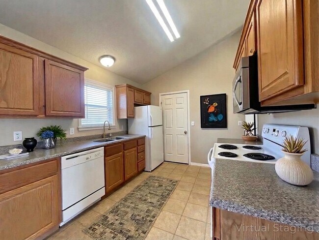 Foto del edificio - Beautifully Updated 3-Bedroom Home with Bonus Room/Office & 3 Baths- 2 Car Garage in Branson MO