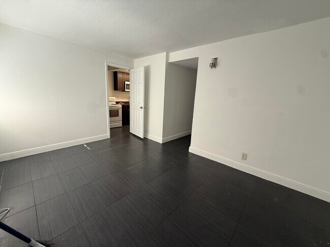 Foto del edificio - 37 SW 14th St