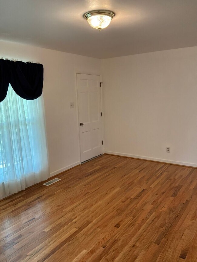 Foto del edificio - 6306 Treeridge Trail
