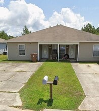 Building Photo - 17296 Avondale Cir
