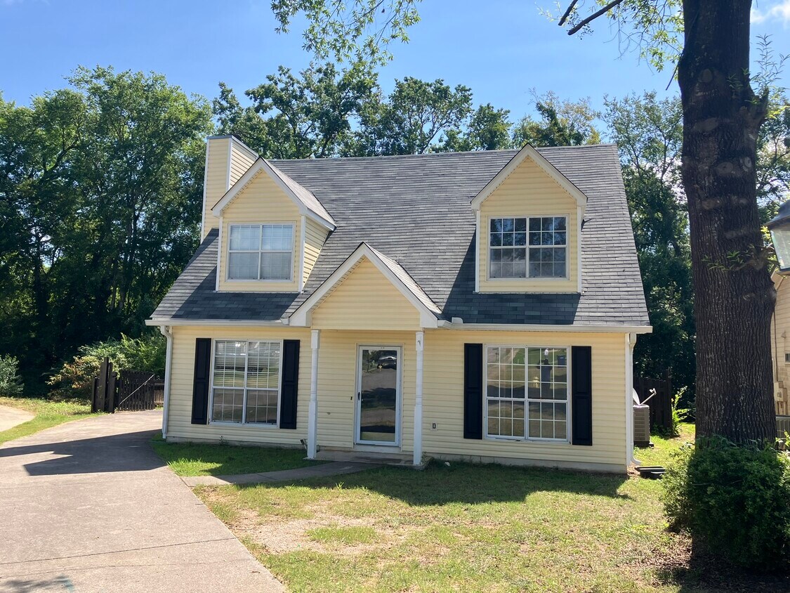 Primary Photo - 136 Park Place Ln