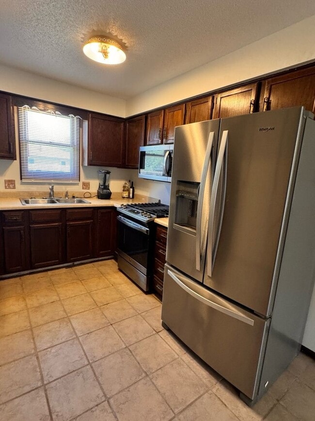Foto del edificio - 4325 Leighton Ln