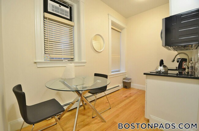 Foto del edificio - 79 Westland Ave