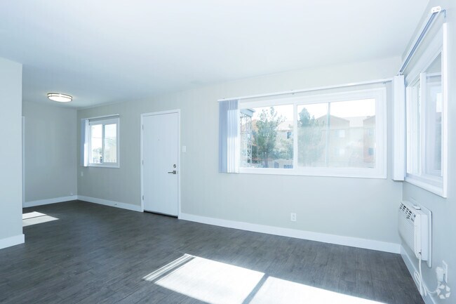 City Light Apartments Las Vegas Nv 1br 1ba 574 Sf End Unit Living Room City Light Apartments
