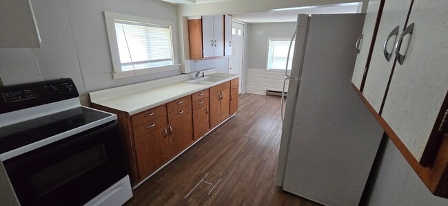 Building Photo - 2 Bed/1 Bath - Yorktown School District!
