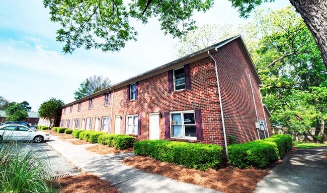 Foto del edificio - Courtyard Townhomes