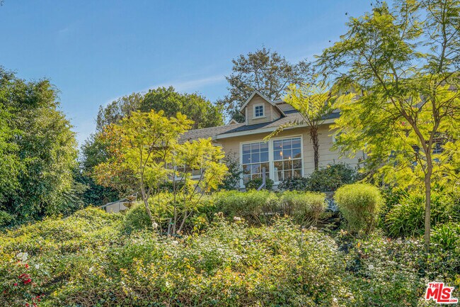 Building Photo - 3331 Bennett Dr