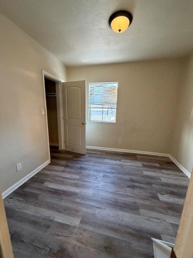 Building Photo - 661 Clara St