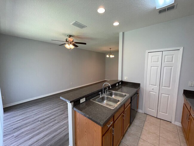 Foto del edificio - 3 Bedroom, 2.5 Bath Townhome in Kissimmee!