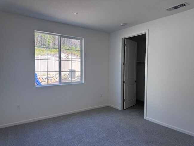 Foto del edificio - Lovely, spacious and brand new construction at the new Loma Rica Ranch