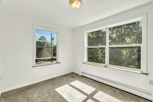 Foto del edificio - 114 Cove Rd
