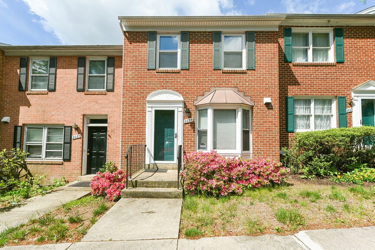 2025 S Glebe Rd, Arlington, VA 22204 Townhome Rentals in Arlington VA