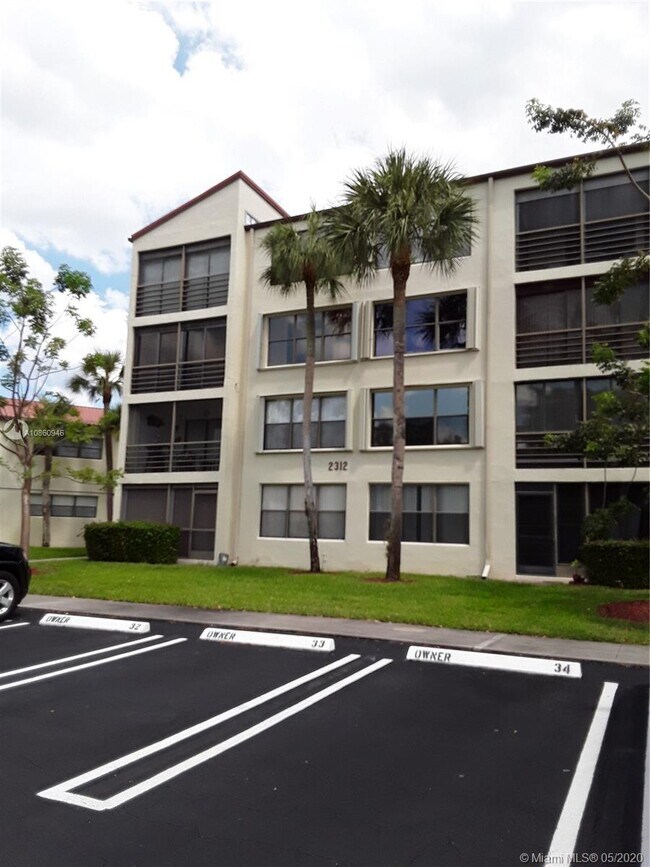2312 S Cypress Bend Dr Unit 105, Pompano Beach, FL 33069 Condo for