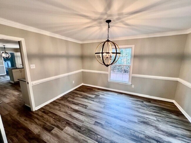 Foto del edificio - Colonial home with large yard