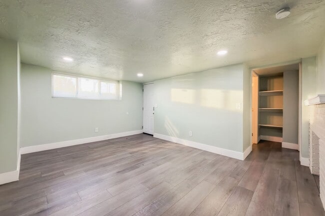 Building Photo - Central Park