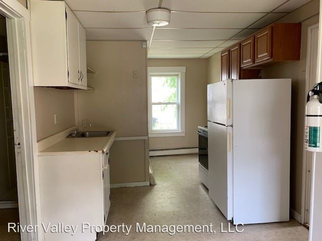 30 Union St, Springfield, VT 05156 - Room for Rent in Springfield, VT ...