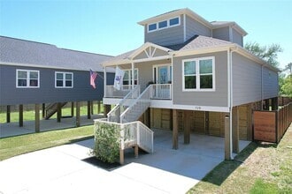 Building Photo - 719 Baywood Dr