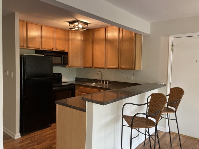 Foto del edificio - 5854 Forest View Rd