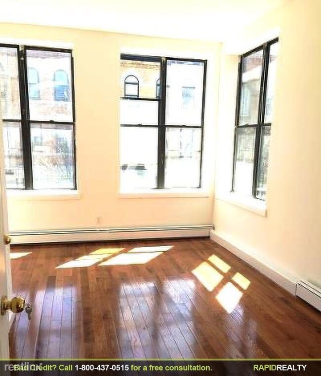 Building Photo - 313 Linden St