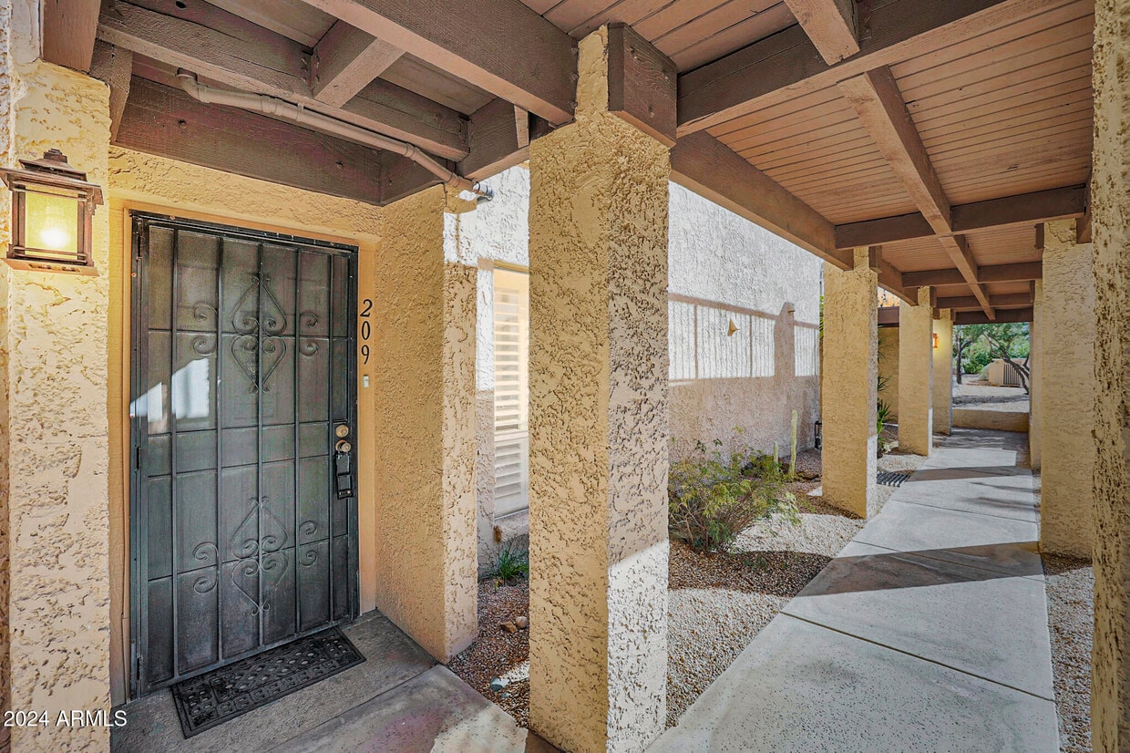 Primary Photo - 7402 E Carefree Dr