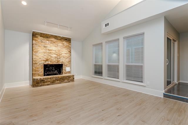 Foto del edificio - 9402 Summerhill Ln