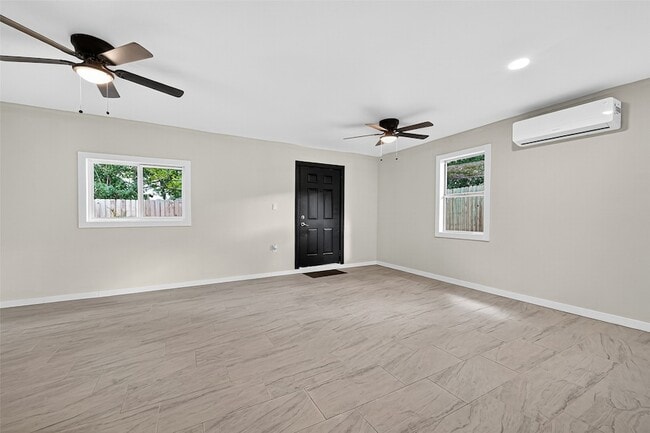 Building Photo - 23130 Bayleaf Dr