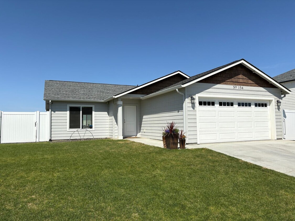 Primary Photo - Home for rent in George, WA