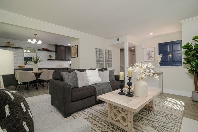 Building Photo - GORGEOUS REMODELED 3 BED CONDO IN GATE COM...