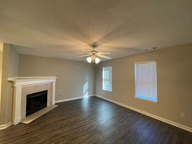 Foto del edificio - 7178 Charlton Way - Available Now!