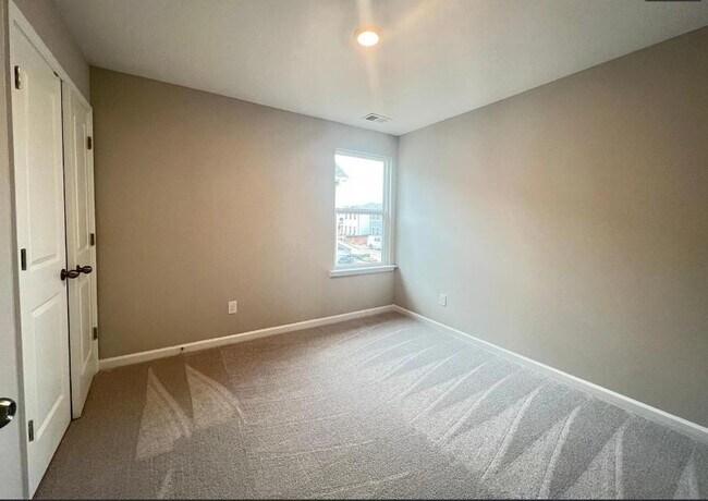 Foto del edificio - 140 Golden Eagle Pkwy