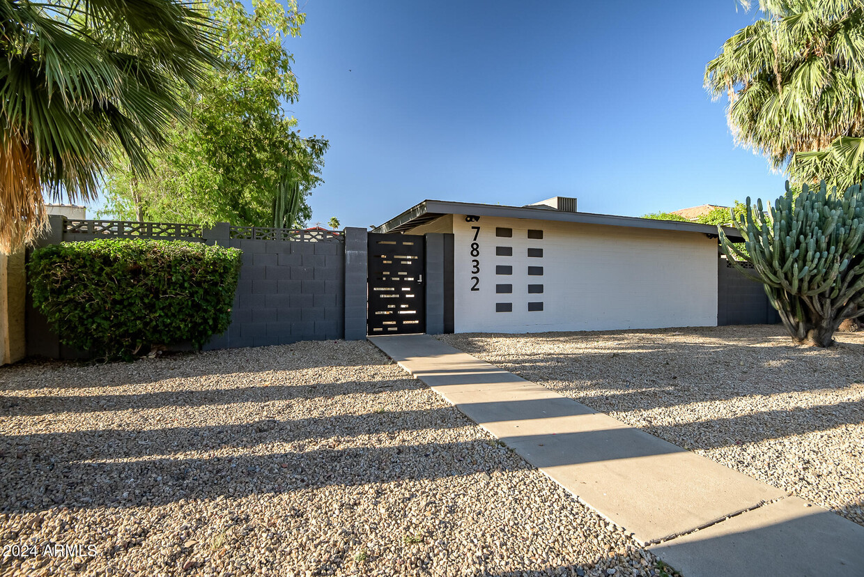 Foto principal - 7832 E Heatherbrae Ave