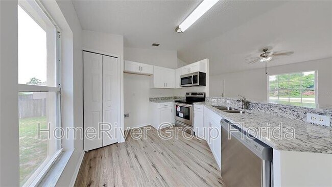 Foto del edificio - 2316 Ainsworth Ave