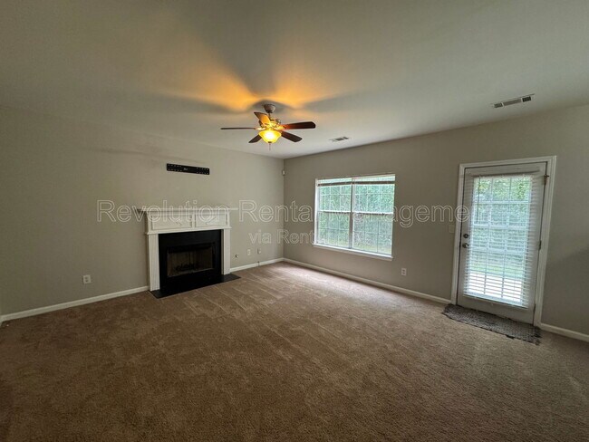 Building Photo - 1618 Village Pl Cir NE