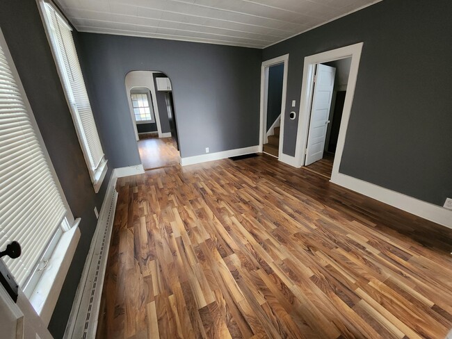 Building Photo - 420 3rd St