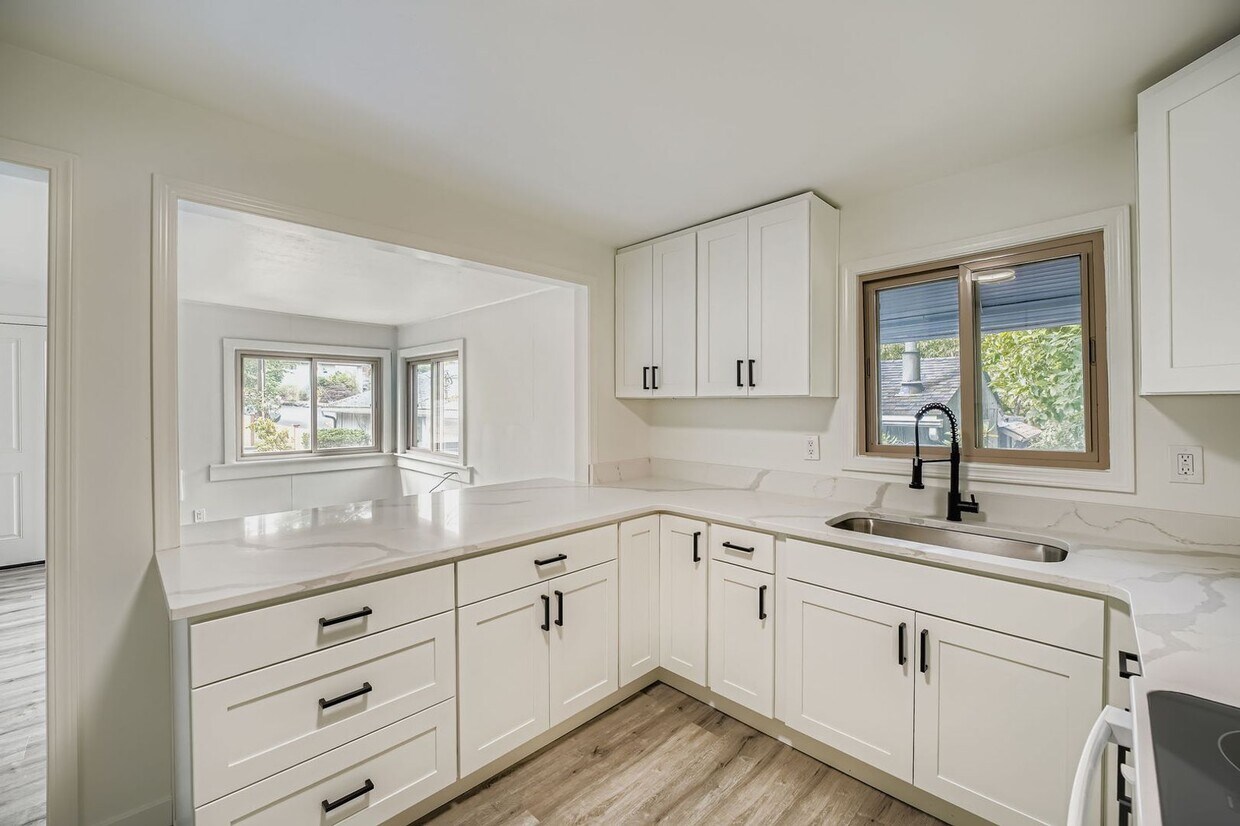 Foto principal - 10454 8th Ave S