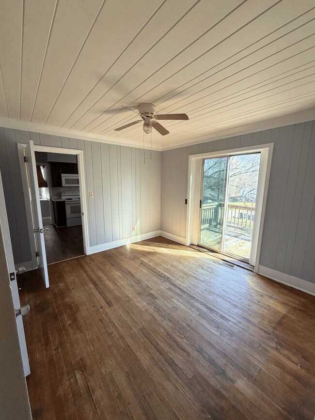Foto del edificio - Spacious 2-Bed Home Across from Pickens Library