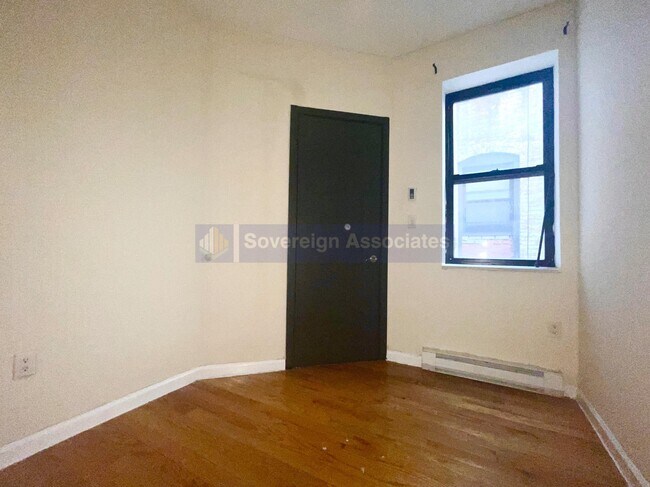 Building Photo - 342 Manhattan Avenue